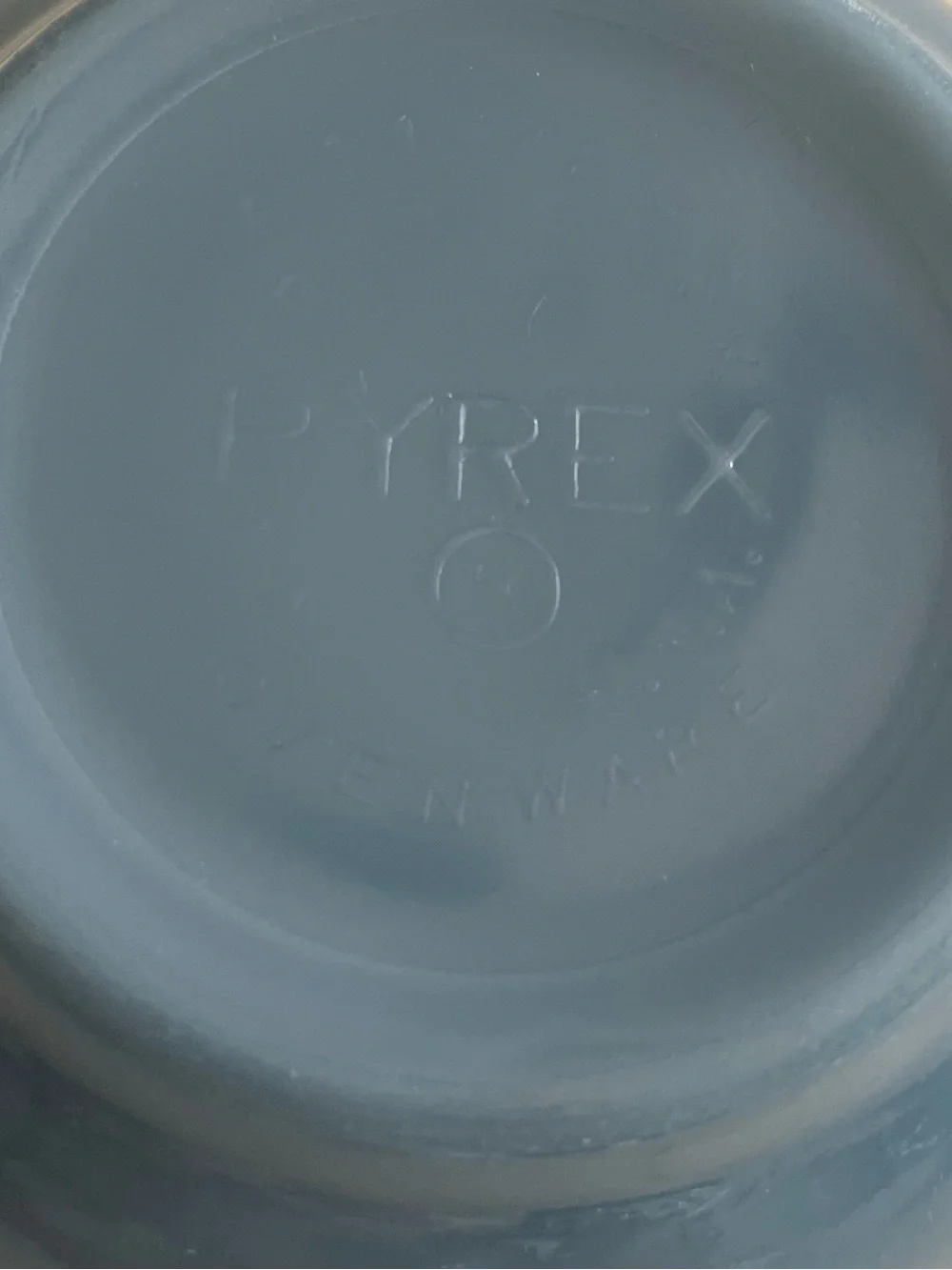 Rare Pyrex Bluebell Delphite 401 bowl.